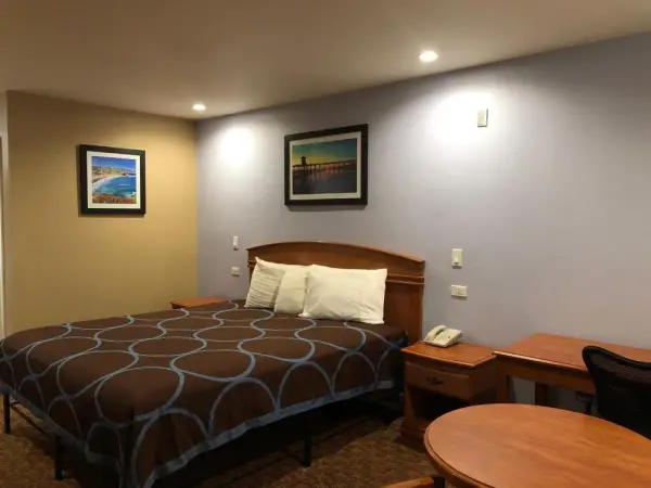 Orange Tustin Inn in Orange 6